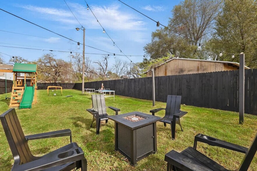 Building Photo - 2336 Minnie St