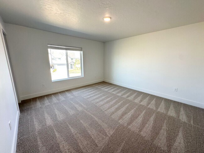 Building Photo - Spacious Luxury Townhome Designed for Modern Living