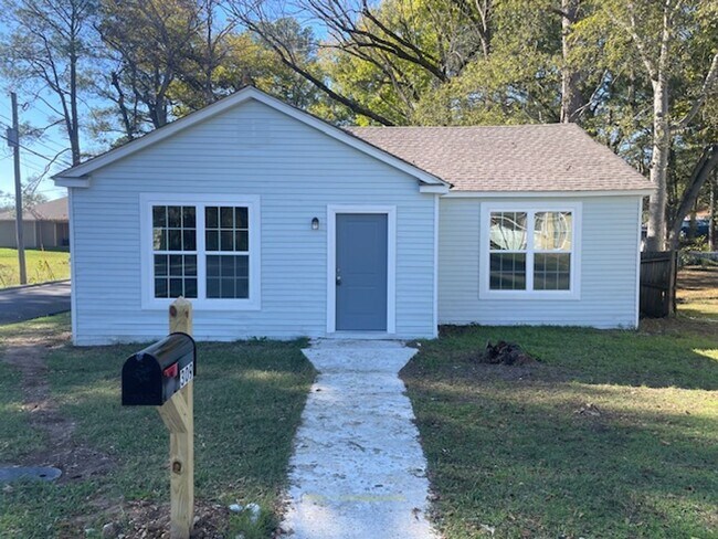 Primary Photo - Renovated 3 Bedroom 1 Bath Home for Rent!!