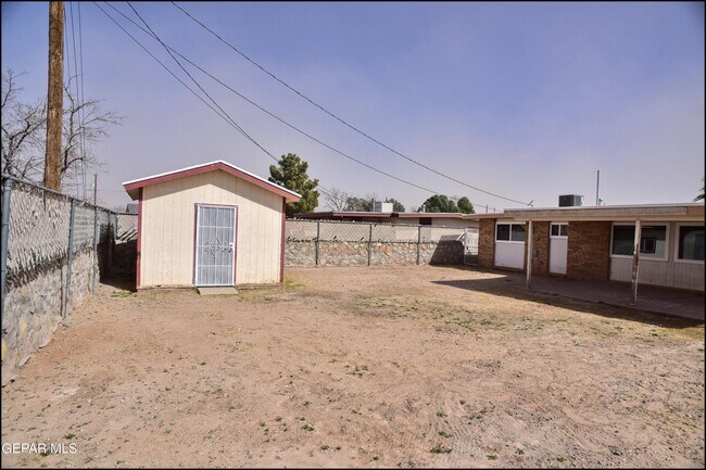 Building Photo - 9004 Acatlan Ln