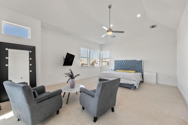 Building Photo - 6101 Florencia Ln