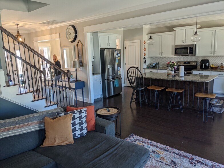 Kitchen - 7458 White Pine Dr