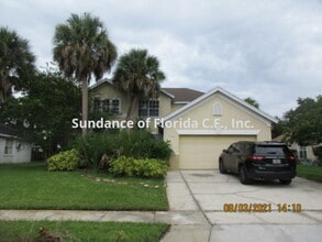 Building Photo - Large 2 story home