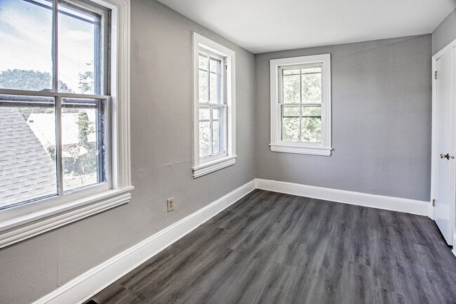 Building Photo - 113 8th St