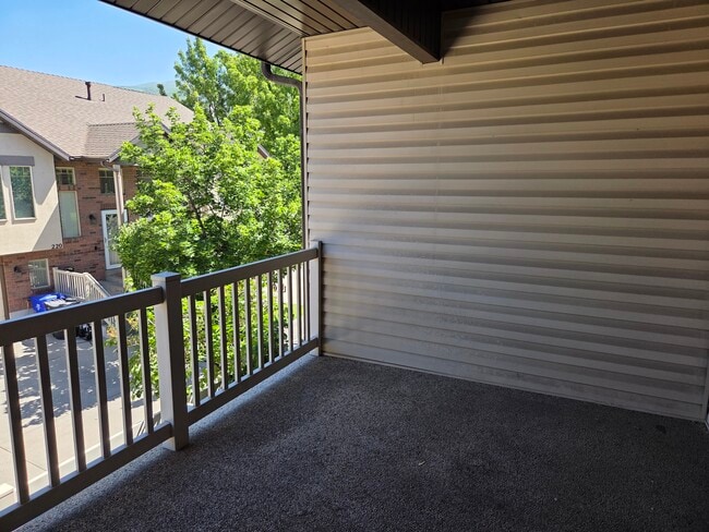 Building Photo - 212 Lyman Ln