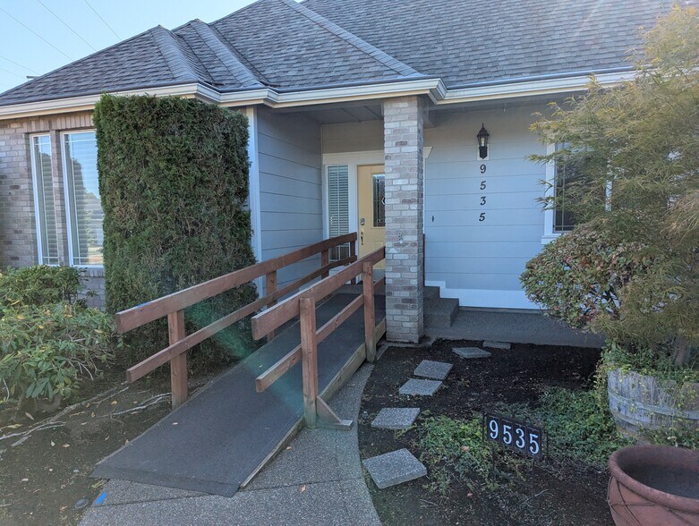 Front Door with Ramp - 9535 Piperhill Dr SE