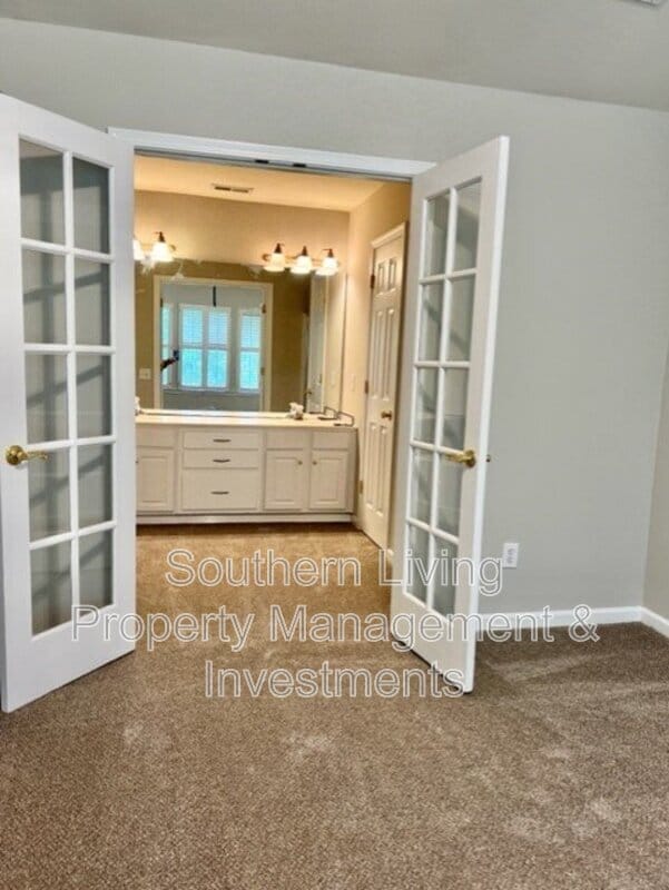 Building Photo - 8214 Drakeview Ct