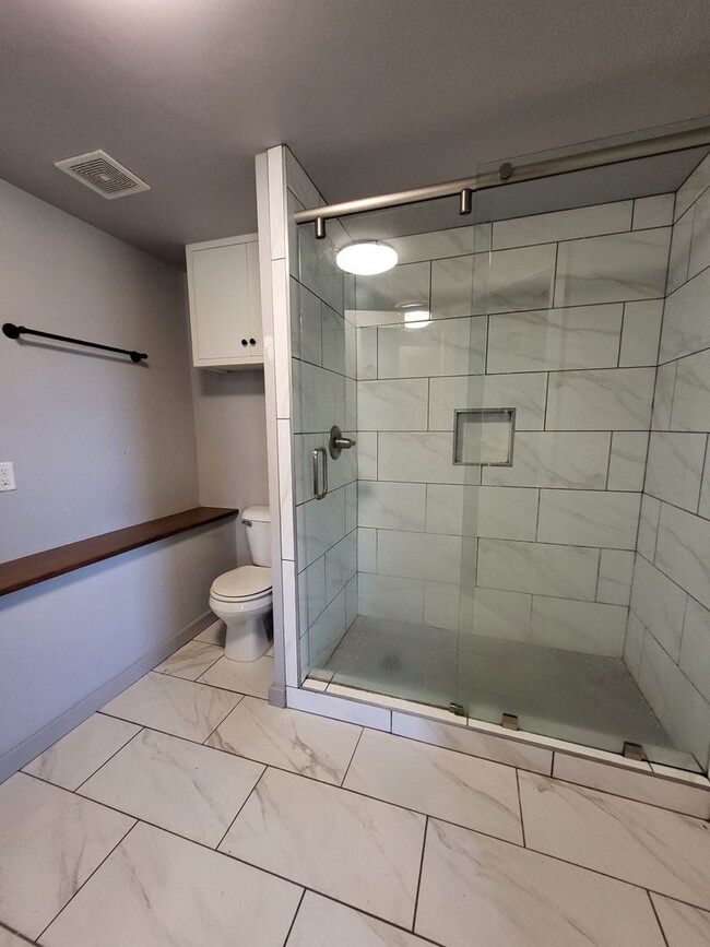 Building Photo - SHORT-TERM Lease ONLY (2) Bed/(2) Bath Pri...