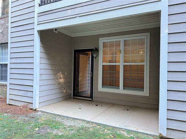 Building Photo - 210 Fountainhead Ln