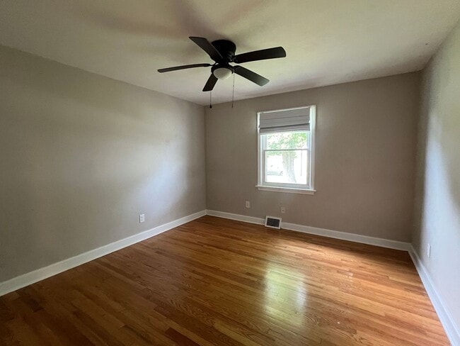 Building Photo - Updated and Spacious ranch in CAMELLIA ACRES