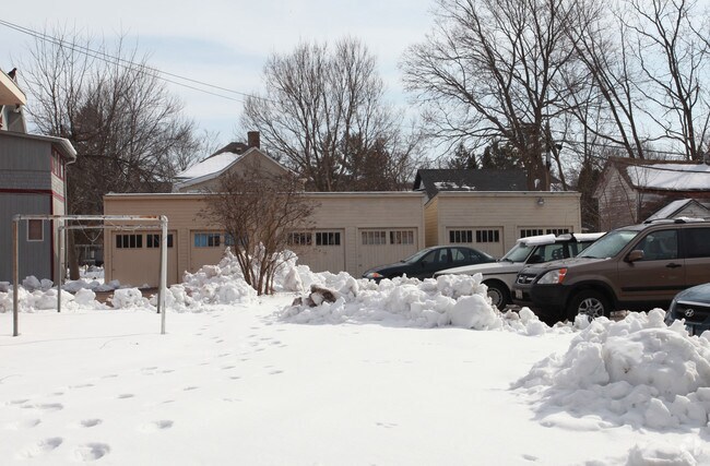 Building Photo - 902 7th St E
