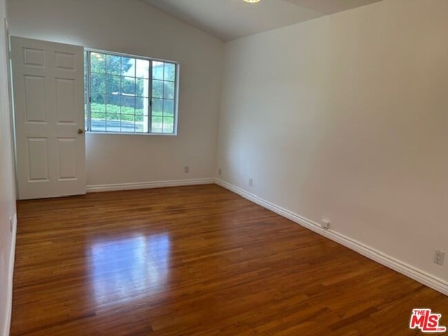 Building Photo - 5368 Crebs Ave