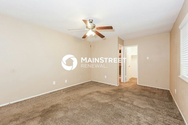 Building Photo - 4 Bedroom Pet-Friendly Home in Arlington, TX with Main Street Renewal