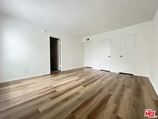 Building Photo - 5115 Kester Ave