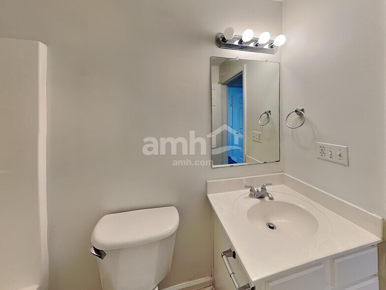 Building Photo - 123 Nahcotta Dr