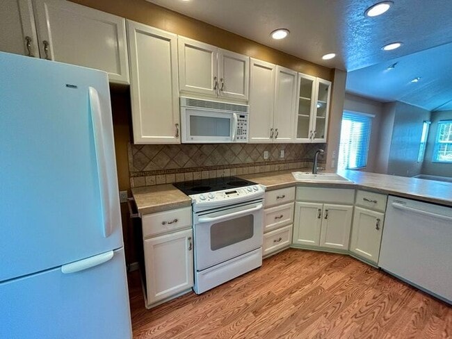 Building Photo - San Roque 3 Bedroom Townhouse - Available Now