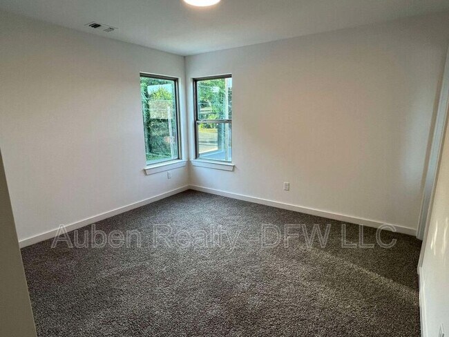 Building Photo - 2524 S Fannin Ave