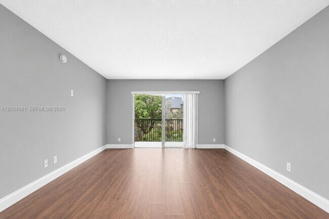 Building Photo - 5961 N Falls Cir Dr