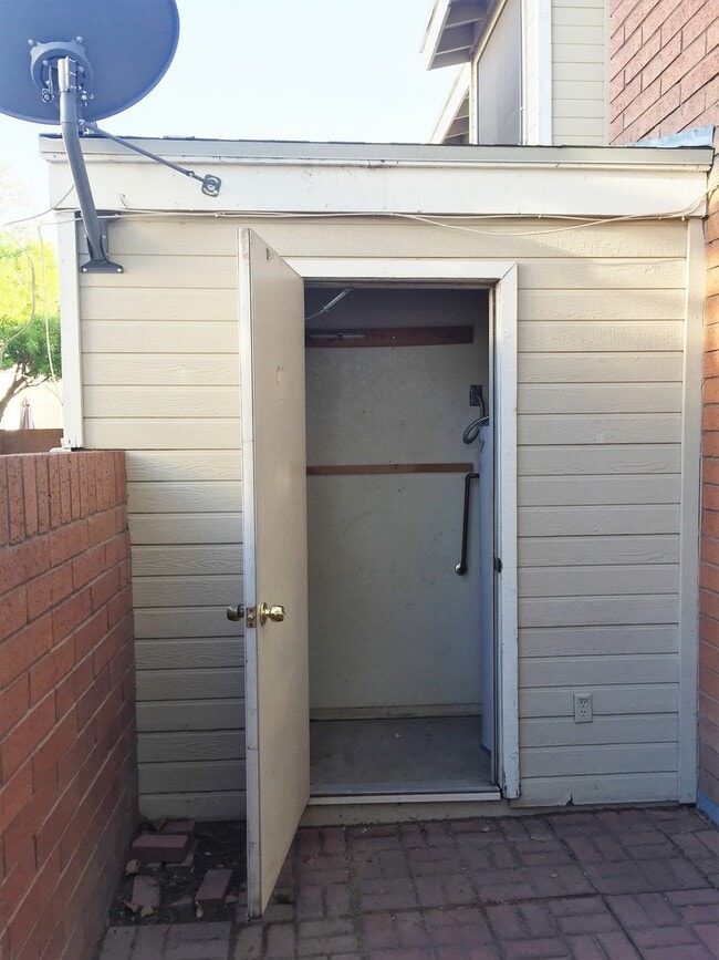 Building Photo - **COMFORTABLE 2br/2ba TOWNHOME (GILBERT & ...