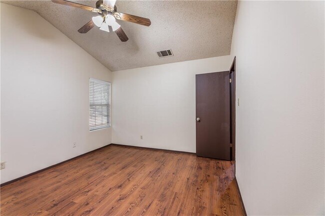 Building Photo - 8806 Piney Point Dr