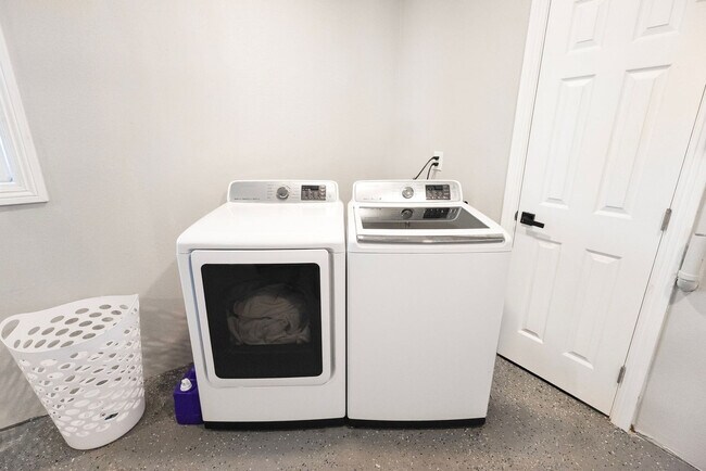 Building Photo - 451 E Lincoln Ave