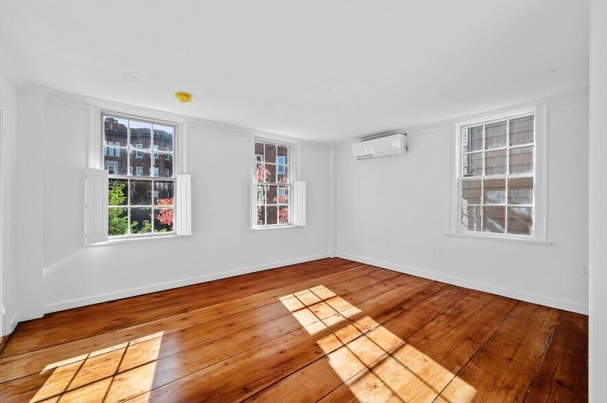 Building Photo - 15 Lynde St