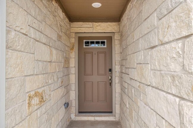 Building Photo - 102 Greenspire Ln