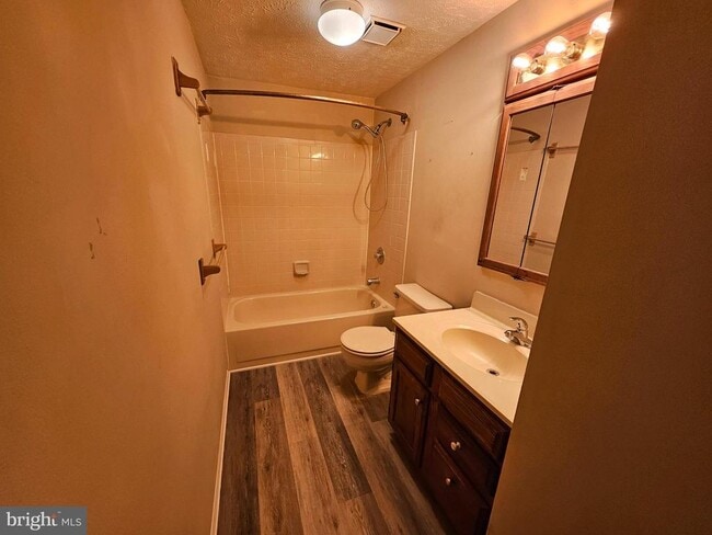 Building Photo - 104 Township Ct