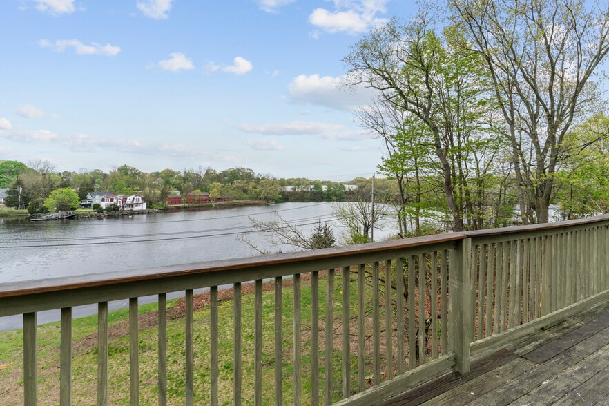 Building Photo - 376 Arnolds Neck Dr