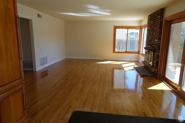 Building Photo - 2623 Velarde Dr