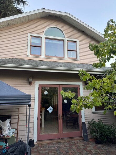 Building Photo - 819 W Figueroa St