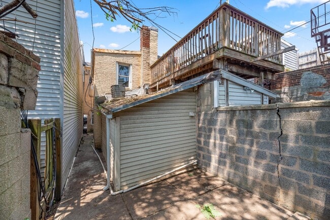 Building Photo - 207 S Regester St