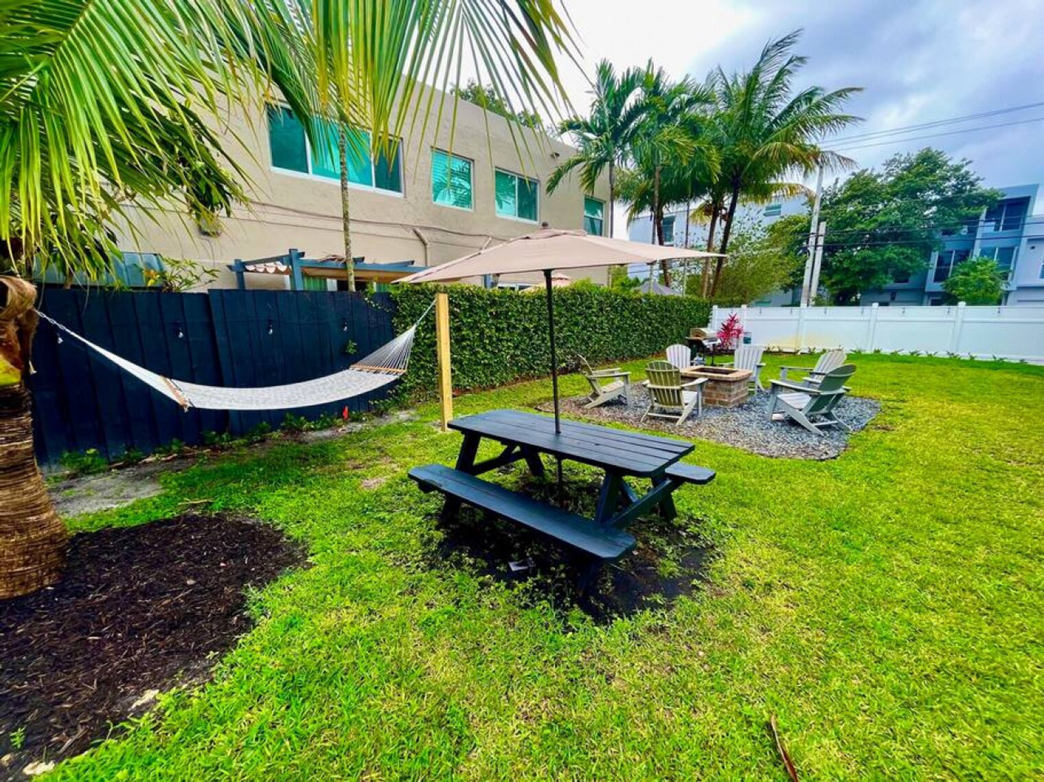 Building Photo - 625 NE 13th Ave