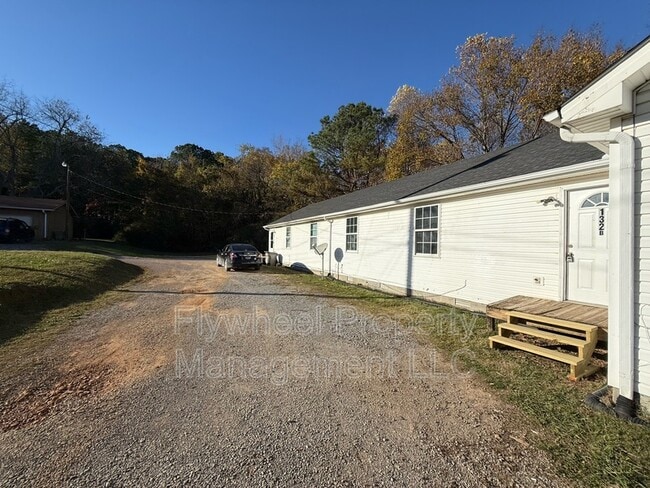 Primary Photo - 132 N Poole St