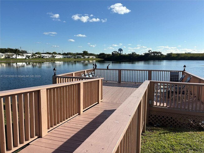 Building Photo - 2223 Park Ln