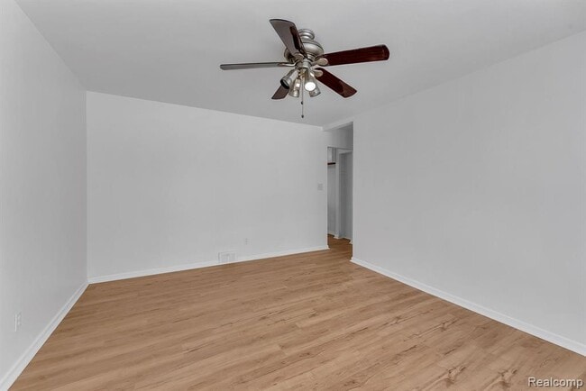 Building Photo - 32658 Kathryn St