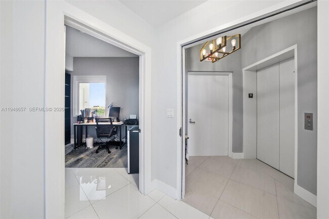 Building Photo - 2020 N Bayshore Dr