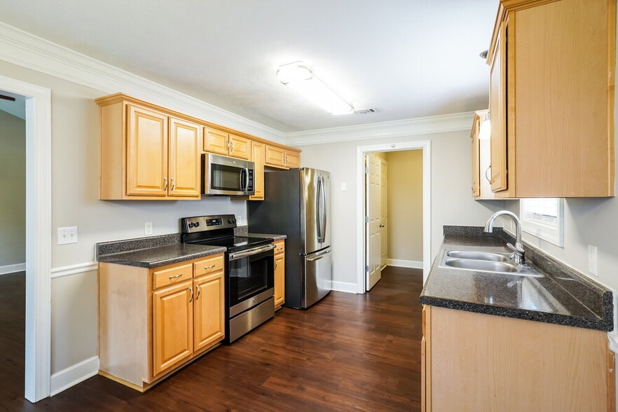 Building Photo - 1636 Bridgecrest Dr