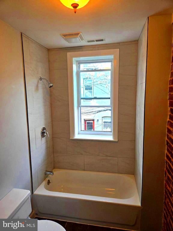 Building Photo - 757 Girard St NW