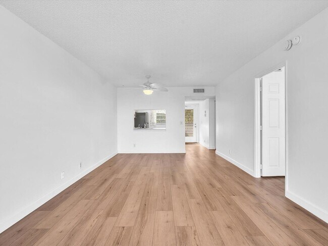 Building Photo - 9470 Poinciana Pl