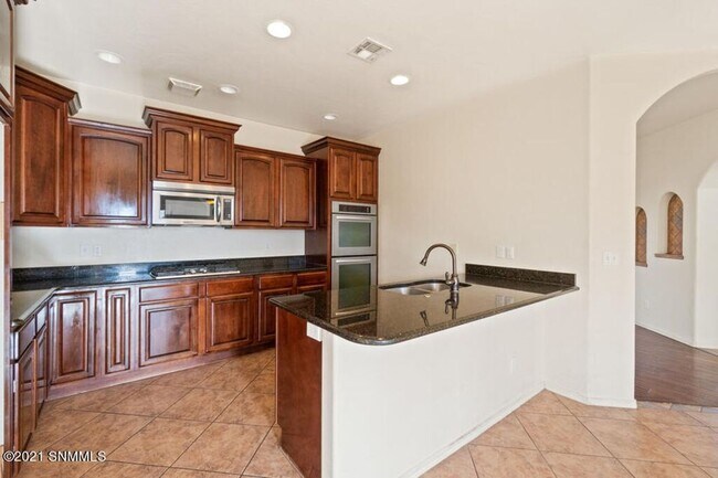 Building Photo - $500 off first months rent, Beautiful Home...