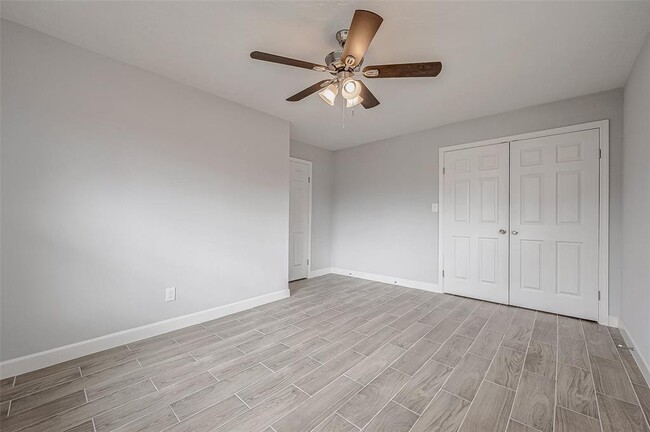 Building Photo - 300 Lane Dr