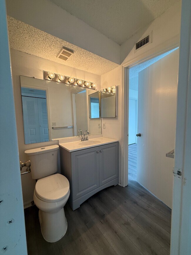 Building Photo - 13565 Eagle Ridge Dr
