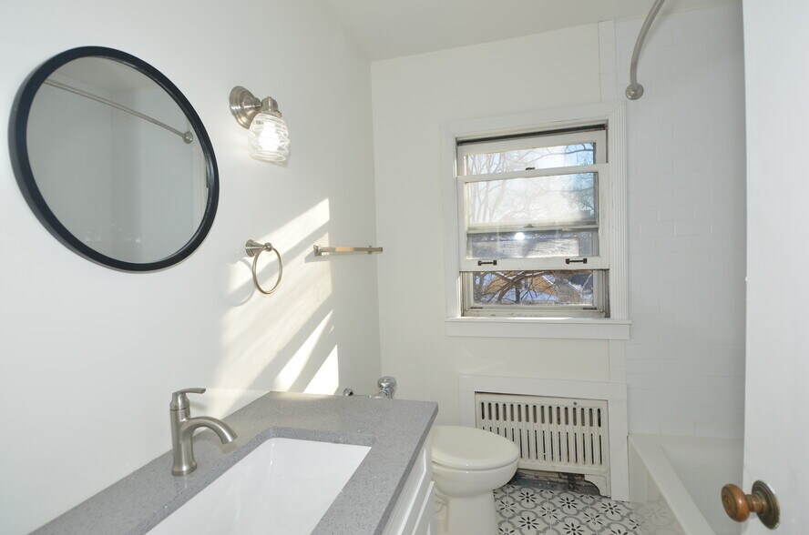 Building Photo - 2038 Sherman Ave