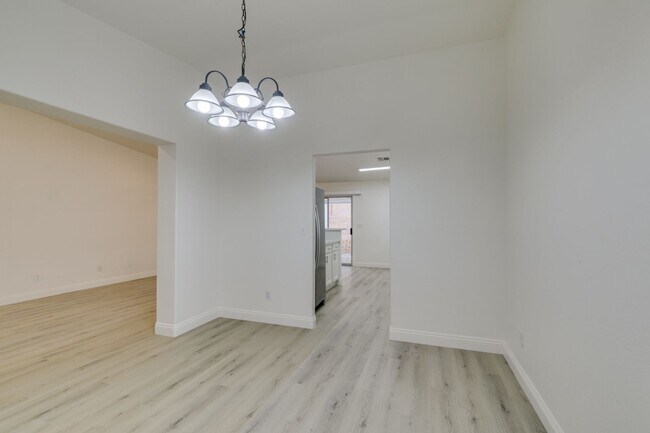 Building Photo - 437 Palegold St