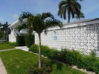 Building Photo - 15 S Palmway