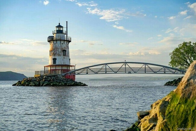 Building Photo - 147 Beekman Ave