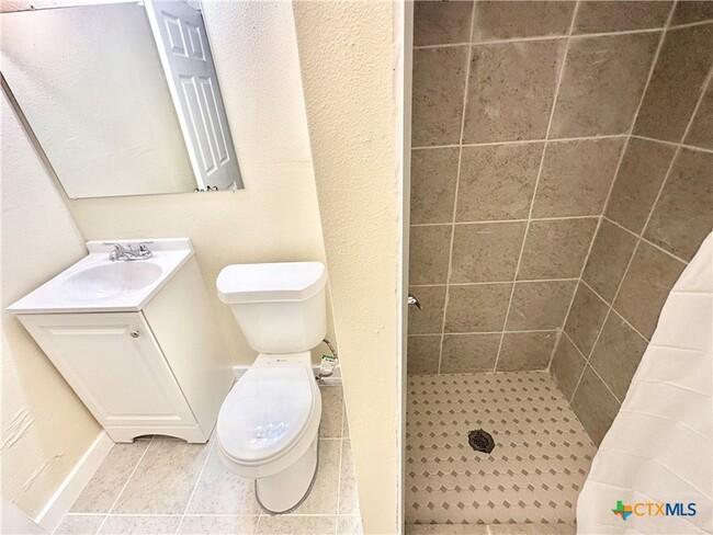 Building Photo - 104 E Fowler Ave