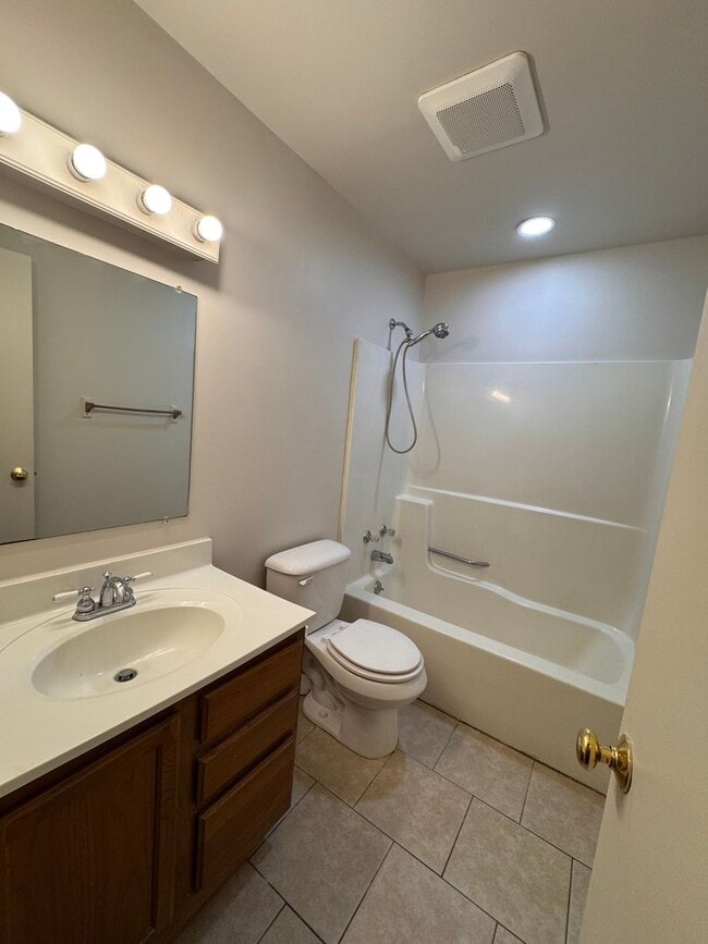Building Photo - Top Floor Apartment for Rent in Bridgewater