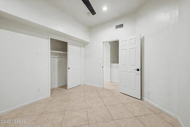 Building Photo - 5555 N Cres Ridge Dr
